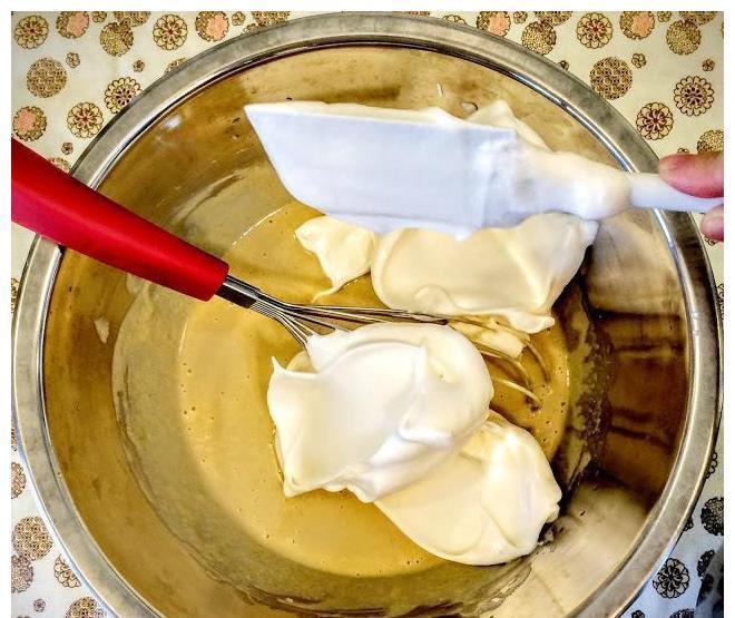 戚风蛋糕|这样做蛋糕,健康又美味,孩子喜欢极了,每次上桌都要抢着吃