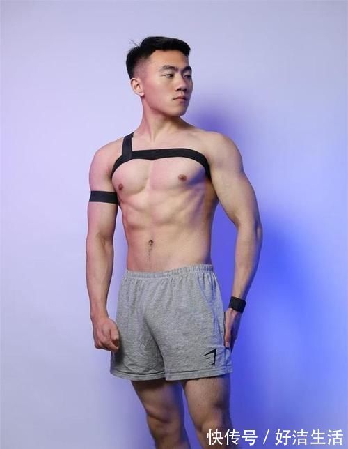 哥哥|型男范十足的健身小哥哥，黑色束身带对于肌肉男来说，有效果吗？