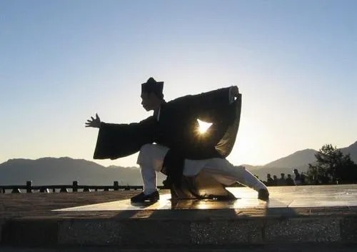 健身|一起学!做完八个动作 畅通全身血气