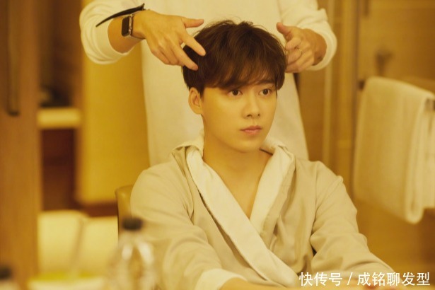 现在的男人都流行平头或光头,以前的中分头为什么都不喜欢了?