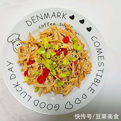 凉拌鸡胸肉丝这样做,解馋堪比红烧肉