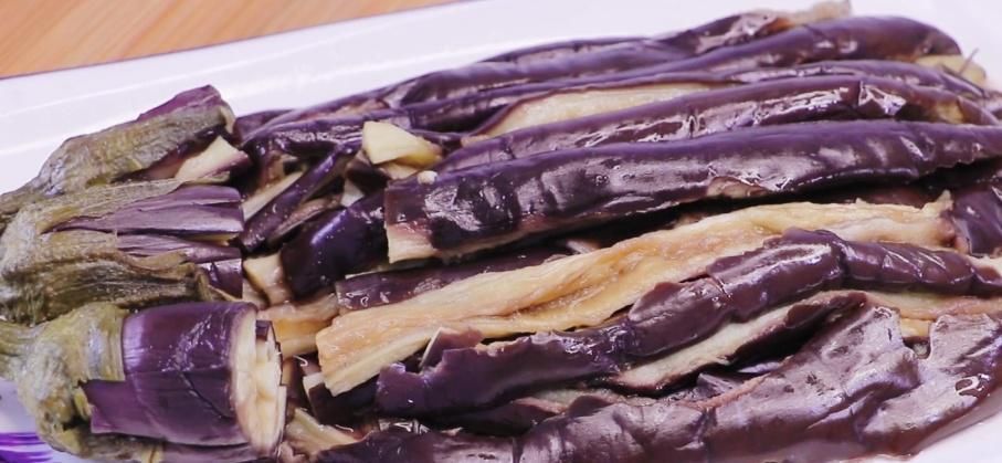 蒸茄子别直接上锅蒸,教你这一招,茄子鲜香入味,一周5次不过瘾