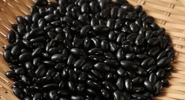 排出体外|尿酸若高于420，再穷也要吃“此物”，养护肾脏，痛风不敢来！