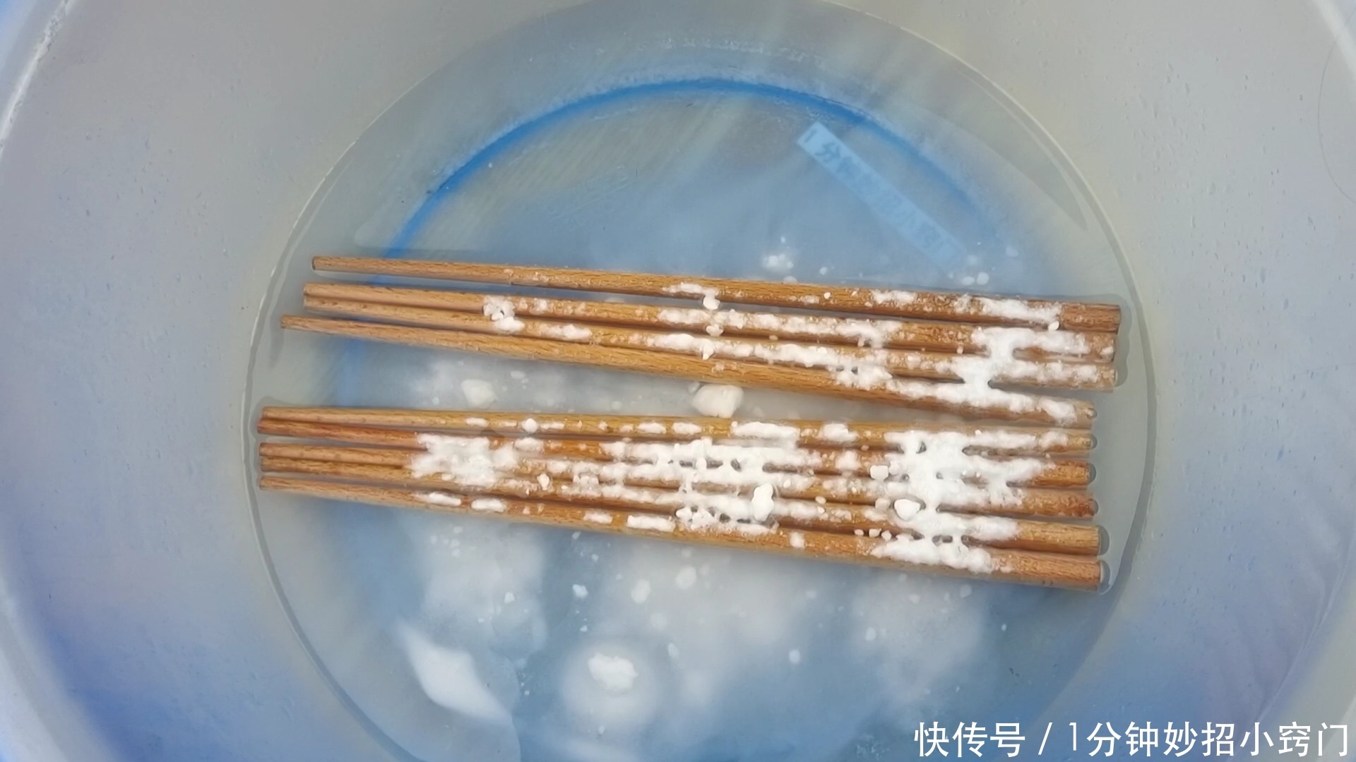 每天用清水洗筷子,相当于吃细菌,教你一招,筷子干净又杀菌
