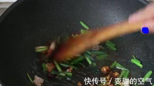 面条不要水煮，不要蒸了，试试这种做法，5分钟做1锅，全家抢着吃！