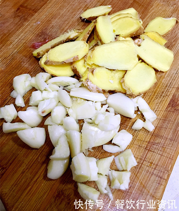 好吃|过年不准备点腊肉可不行,家庭版腊肉,色泽红润非常好吃!