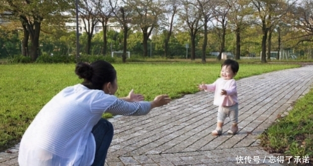 走路|孩子明明能自己走路，为何还要妈妈抱？