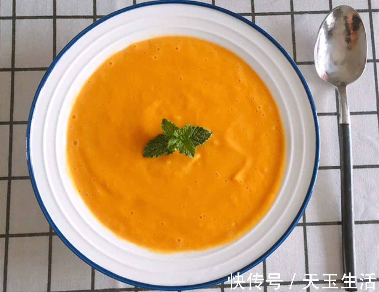 咸蛋黄|南瓜饼最好吃的六种做法,做法简单,出锅后全家抢着吃,香