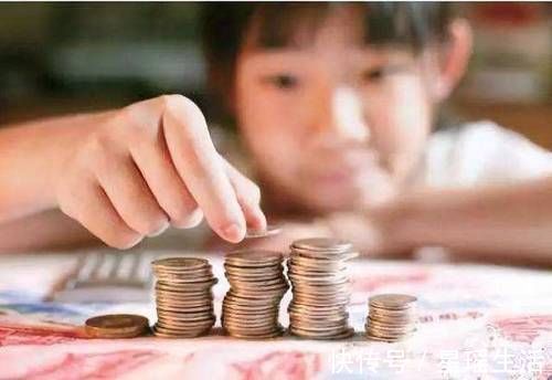 金钱|男孩花100元买饮料,妈妈去质问店家,老板看看监控就明白了