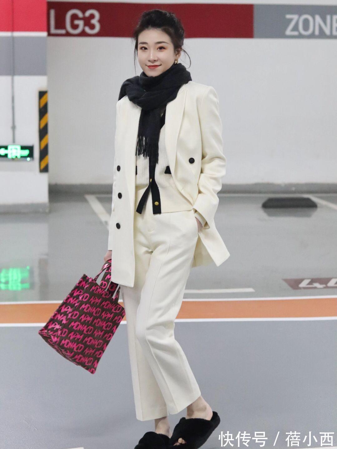 围巾 职场女性还是穿“西装”最高级,搭配裤子、半身裙,优雅又有范儿