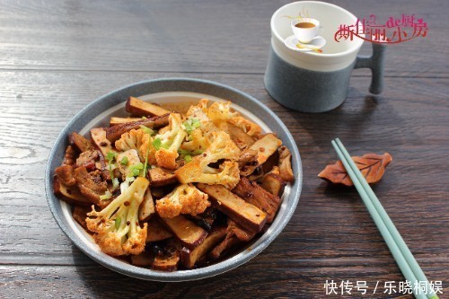 三样菜一起炒实在是好吃极了,隔两天给孩子吃,孩子爱吃身体棒