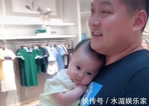 移动软卧|奶爸“小鸟依人”式抱娃火了, 最豪华的“移动软卧”了