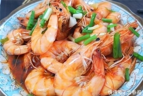 陪男友坐十小时火车回家,准婆婆半夜下厨,一桌菜让我宾至如归