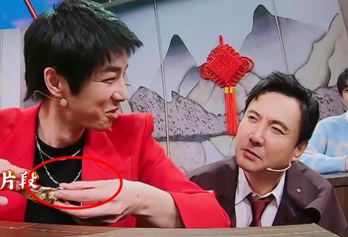 馬嘉祺當(dāng)眾吃“蚯蚓”，強(qiáng)忍吞下的畫面好辛酸，一旁沈騰太仗義