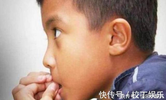 小动作|从小“咬指甲”的孩子，长大后会变成啥样专家逃不过2种结局