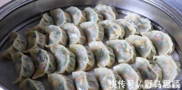 这才是素馅饺子最好吃的做法,教你调馅秘方,吃起来比肉饺子都香