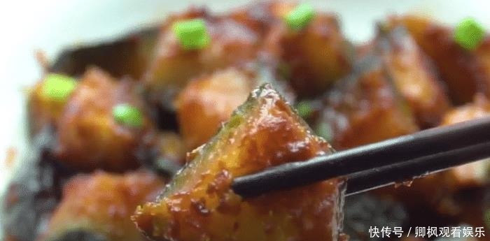 育儿|孩子爱吃的油焖南瓜,简单4步就能上桌,软糯美味,好吃又营养