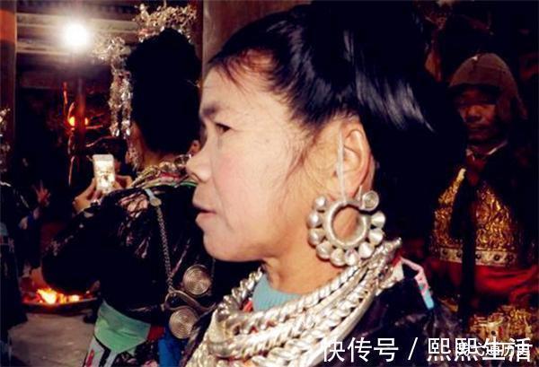 少数民族@她是寨里“一枝花”,16岁头像被印上人民币,现在过得如何