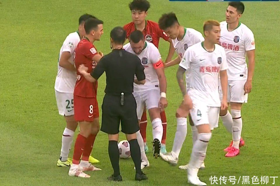 戴琳|马赛回旋变蹬踏！中超名场面：知名“恶人”染红，双方险酿冲突