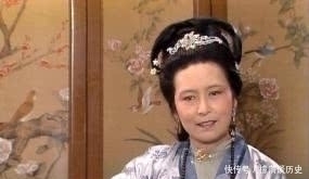 一向单纯的史湘云,为何劝宝琴不要去王夫人屋里?一件事揭露真相
