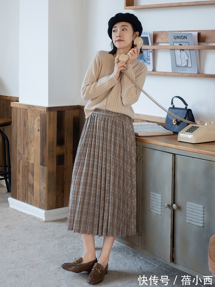 包臀裙 秋季还是穿“过膝裙”最优雅,选这4款搭配毛衣、针织衫,真高级