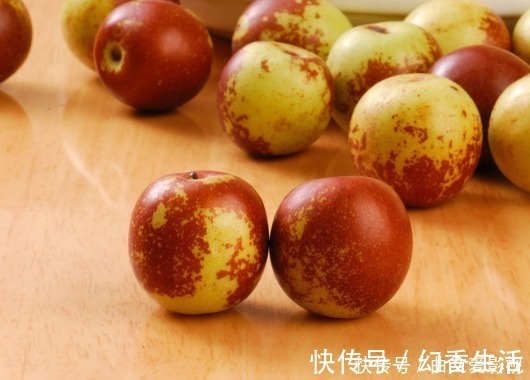 医生|为什么年纪轻轻有老年斑？医生直言：常吃2物，远离老年斑！