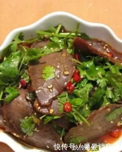 大厨|储存香菜,别再放冰箱了!20年大厨教你,放再久都不坏,翠绿新鲜!