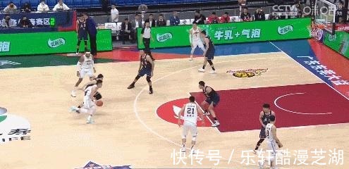 NB疯了！隔扣易建联！这一扣绝对NBA级别……