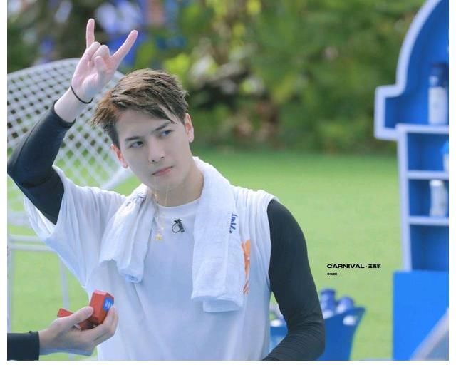 前因后果|王嘉爾當(dāng)馬被張彬彬騎引眾怒，現(xiàn)在的綜藝節(jié)目內(nèi)容設(shè)定沒有底線