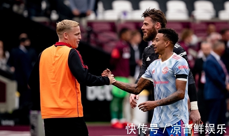 卡里克|朗尼克亲临红蓝大战!名宿预测曼联1-2失利,球迷:看完就后悔了