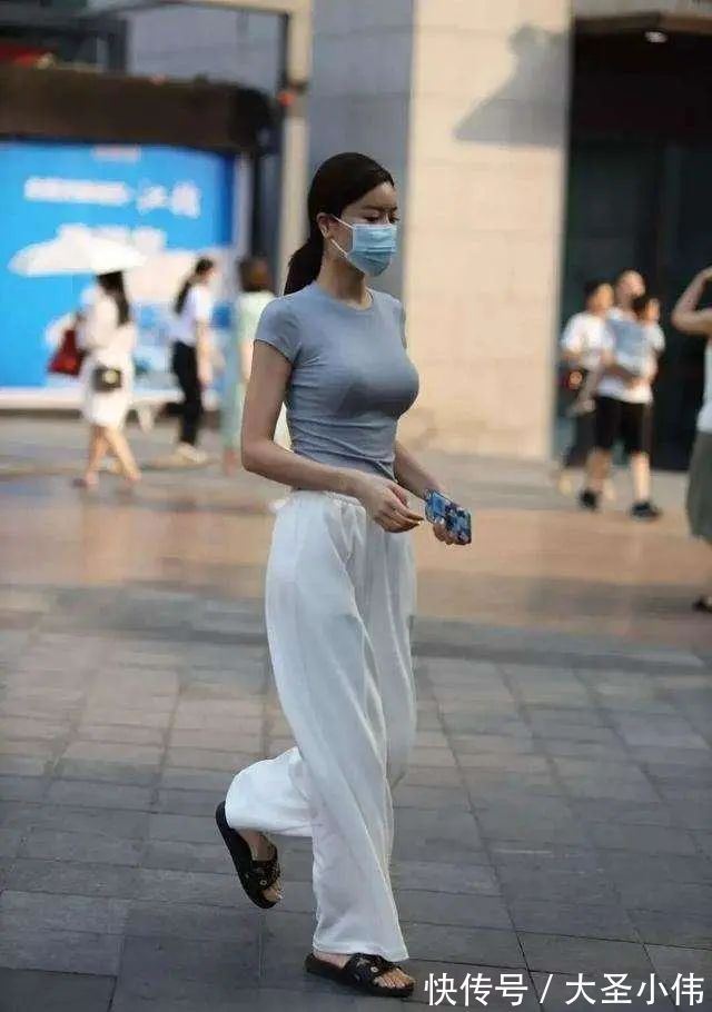 长度 美女街拍:“凹凸感”十足的打底裤,选对裙型的女生,大腿肉滑