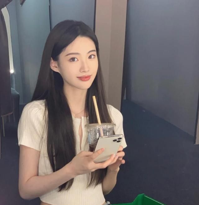 小姐姐|你适合直发还是卷发?看这几点,快速锁定合适的发型!