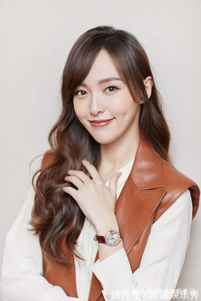 手表 女人带手表应该戴“左手”还是“右手”?看完就懂了,戴错很尴尬