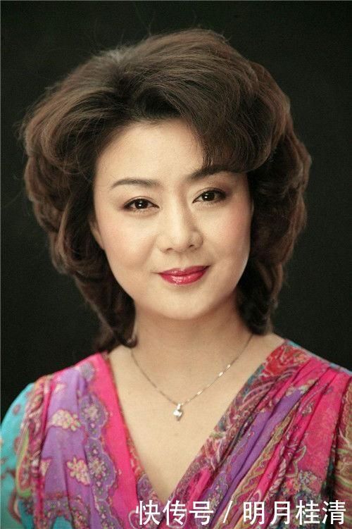 京剧第一美人李胜素,法国人赞她为“天使”,一颦一笑皆是风情