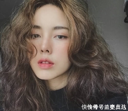 发型|这3种女生发型,直男''极反感'',你却认为很有个性,难怪没异性