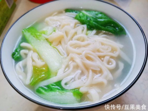  青菜|一人食清淡减肥餐～青菜手擀面