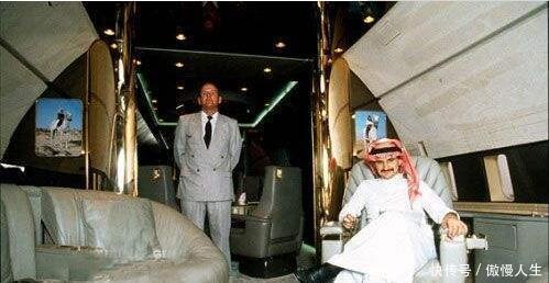 乾隆|他是历史上最能花钱的人，历届首富都养不起他！