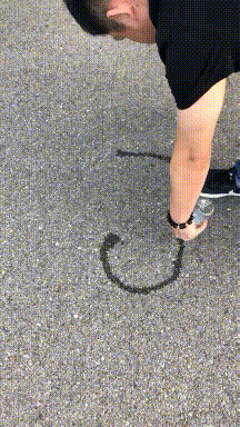 |搞笑GIF:别跳了,你妈喊你回家吃饭