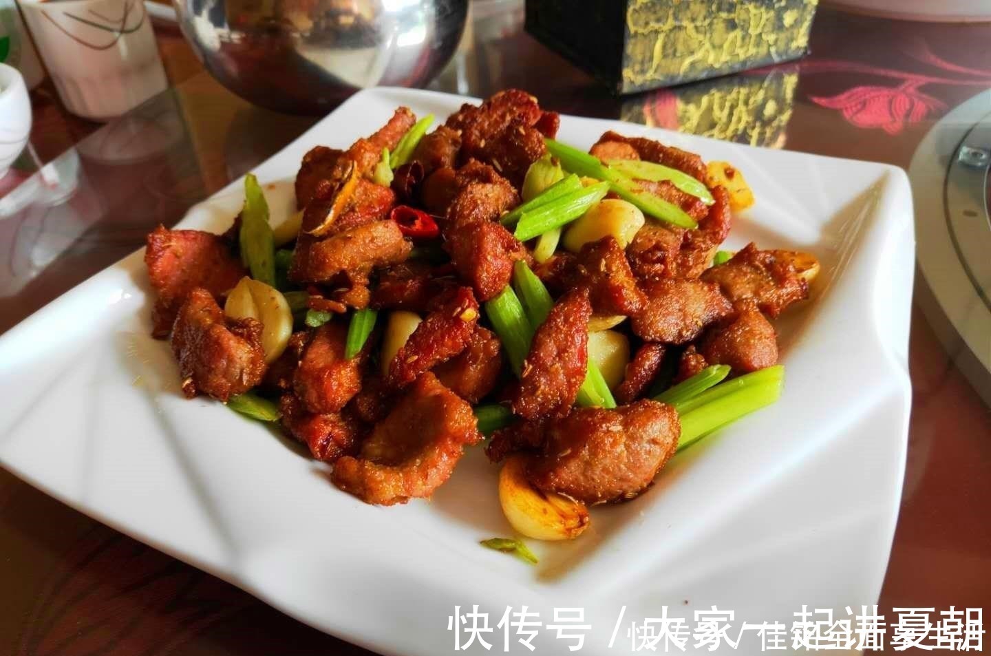 假期|假期,请南方同学吃饭,10个人8道菜,同学北方菜都这么硬吗