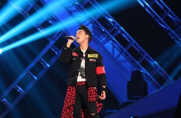 月半小夜曲|當(dāng)年汪峰親手將他淘汰,如今他卻滿世界開(kāi)演唱會(huì),網(wǎng)友實(shí)力打臉