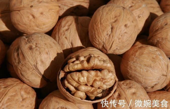 女人怀孕后记得多吃4种食物,能帮助宝宝脑部发育,还能清肠排毒