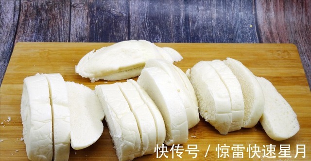 炸馒头片,不要只会裹蛋液,要想外酥里嫩不吸油,还需多放1味料!