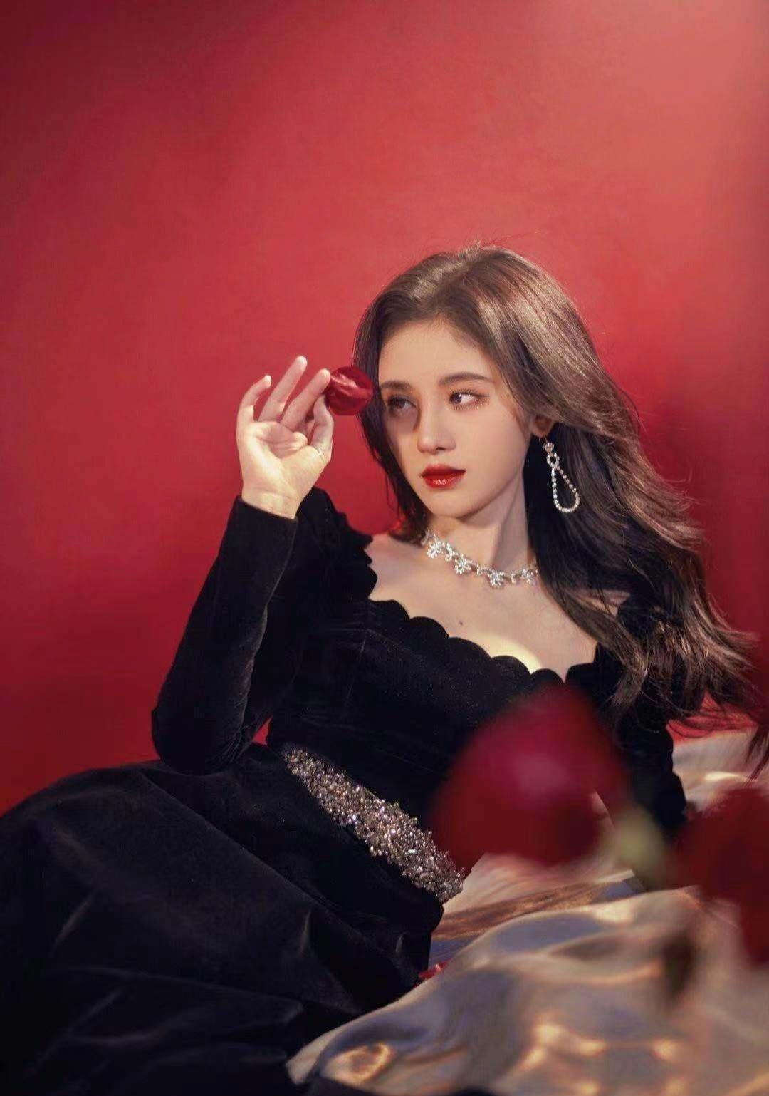 单品|中年女人的“早秋穿搭”来啦!这3条裙子足以让你美上一整个秋天
