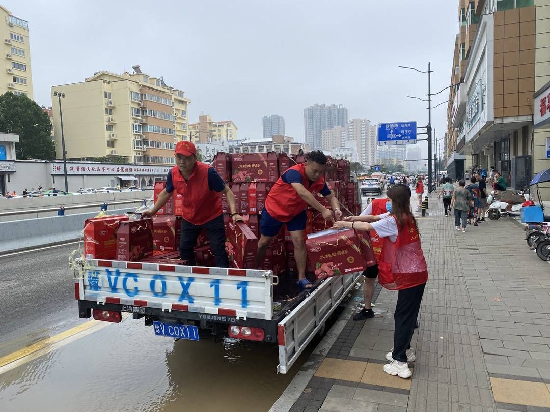 队友们|好样的！成都消防员回河南探亲遇暴雨被困 投身抗洪抢险一线