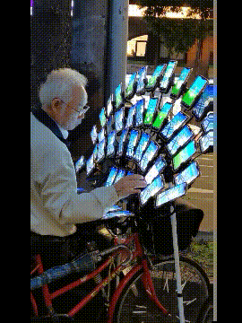 |幽默段子:第一次来男孩家,却把凳子坐烂了,中午饭看来不能吃了