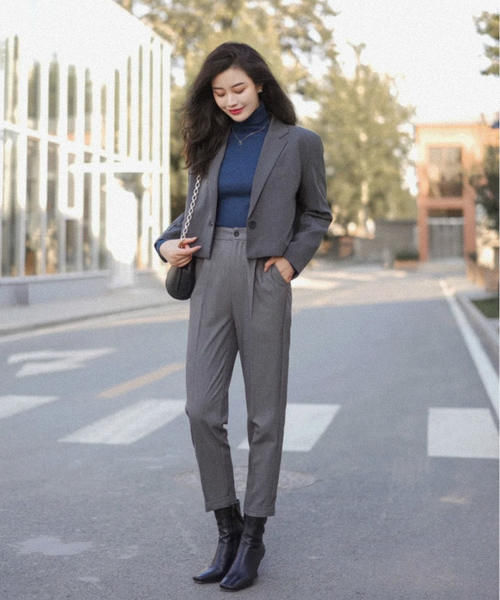 高级感是用钱堆出来的？真正会穿的女人，用基础款就能穿出大牌感