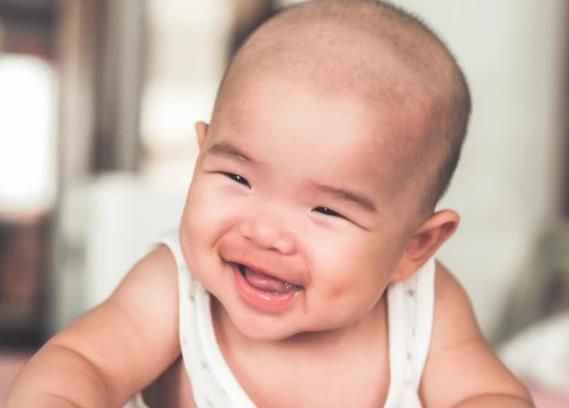 发育|三个月宝宝不会翻身怎么办?可能是你陷入了一个误区!