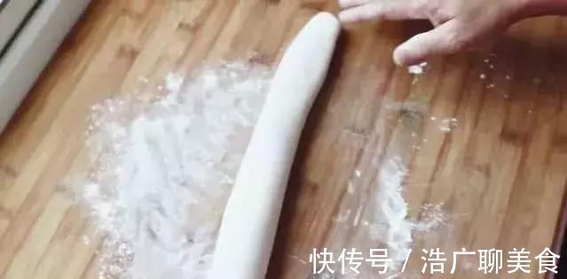 糯米粉最好吃的做法,开水一烫,大刀一切,全家人都有爱吃