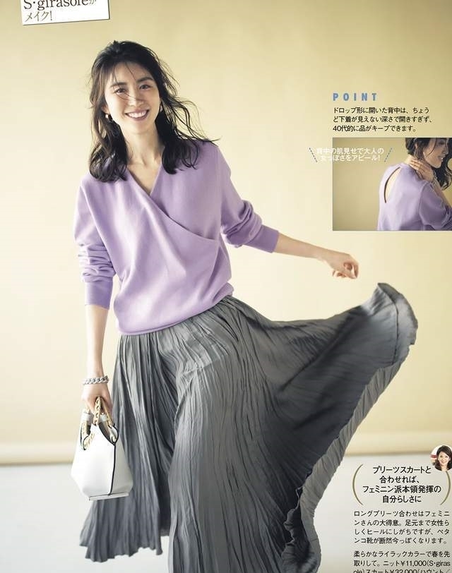 半身裙怎么穿才潮？配卫衣毛衣或毛绒外套都行，优雅休闲两不误