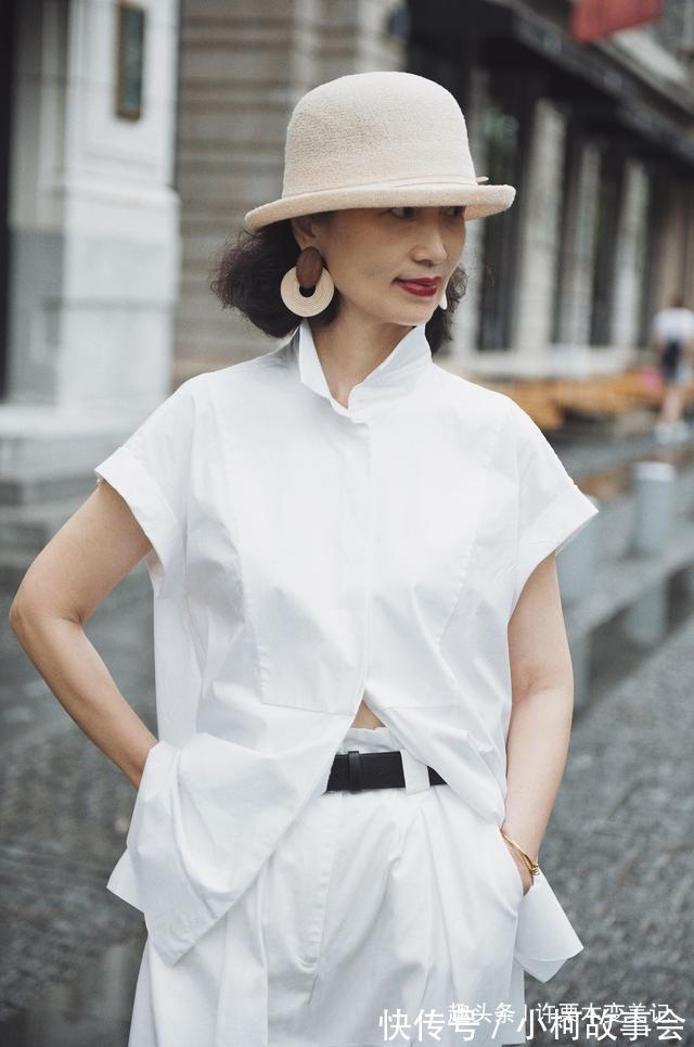 轻奢风 女人过了40岁尽量不要穿T恤配阔腿裤,学三木妈妈这样穿,真气质
